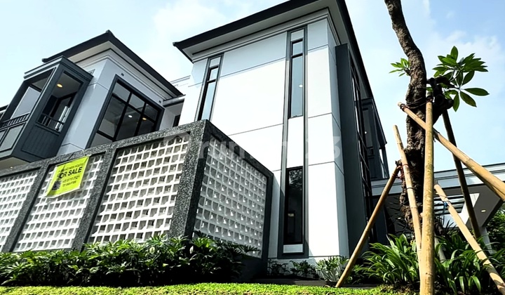 Rumah Modern Glass House View Sungai Lingkungan Asri Delatinos BSD
