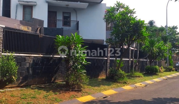 Rumah Hoek Swimming Pool Murah Puspita Loka Bsd City