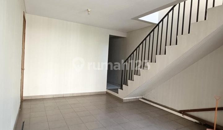 Neat Standard House with Spacious Backyard The Green Bsd 2