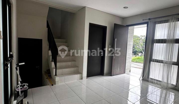Standard House with Spacious Backyard Delatinos BSD City