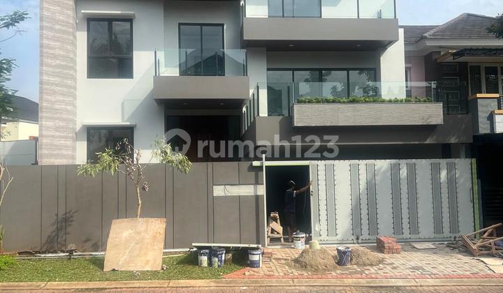 Rumah Baru Modern Design 3 Lantai Lokasi Boulevard Delatinos BSD City