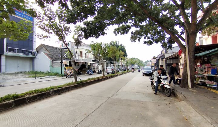 Spacious Parking, Very Busy Area at Anggrek Loka, BSD City 2