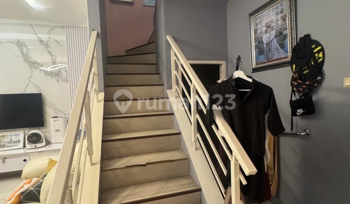 Rumah Renovasi Rapih Depan Taman Delatinos Bsd City 2