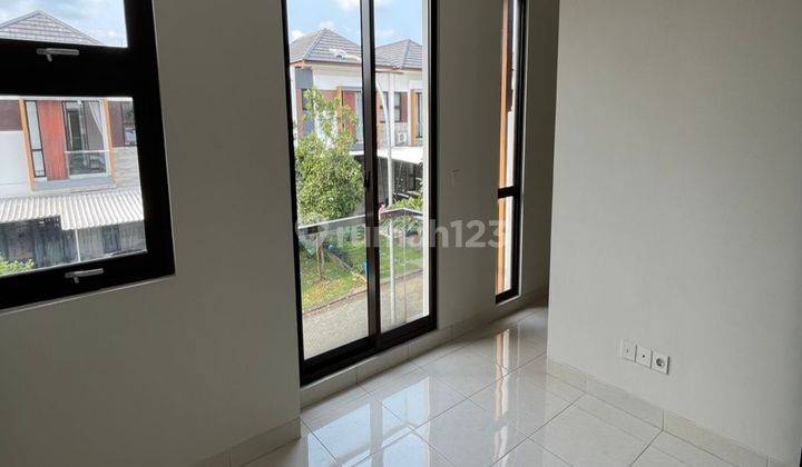 Rumah Rapi Siap Huni Halaman Belakang Luas Delatinos Bsd 2