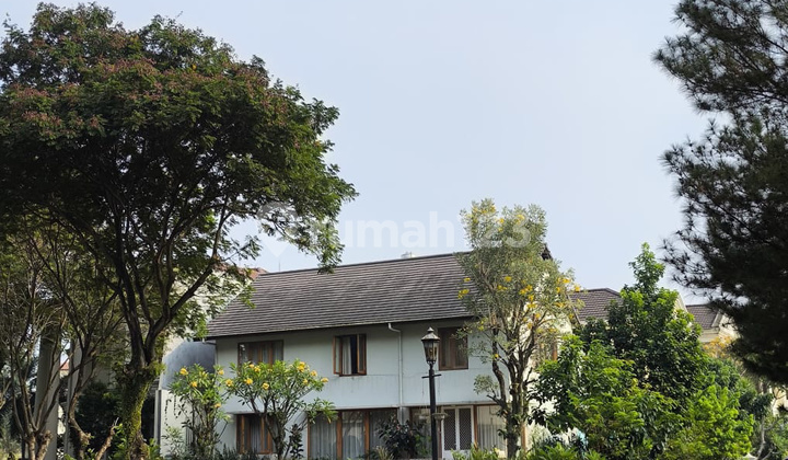 Villa Luxury Green Nice with Amenity Large Garden BSD Villa Luxury Green Nice with Amenity Large Garden BSD