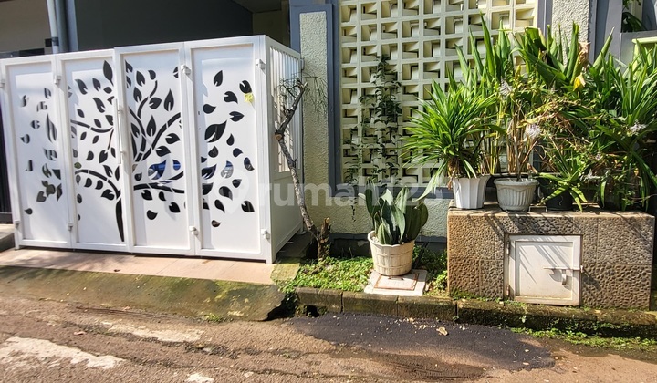 Fully Renovated House in Serpong Park Near Toll Access and Schools.