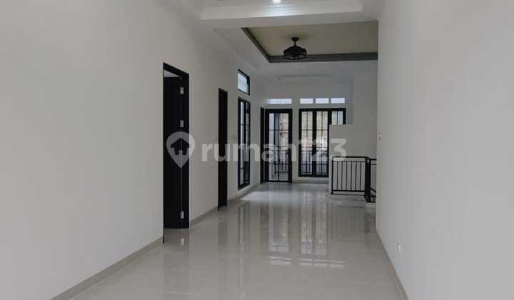 Rumah Baru Minimalis Siap Huni di BSD Dekat Akses Tol Rumah Baru Minimalis Siap Huni di BSD Dekat Akses Tol