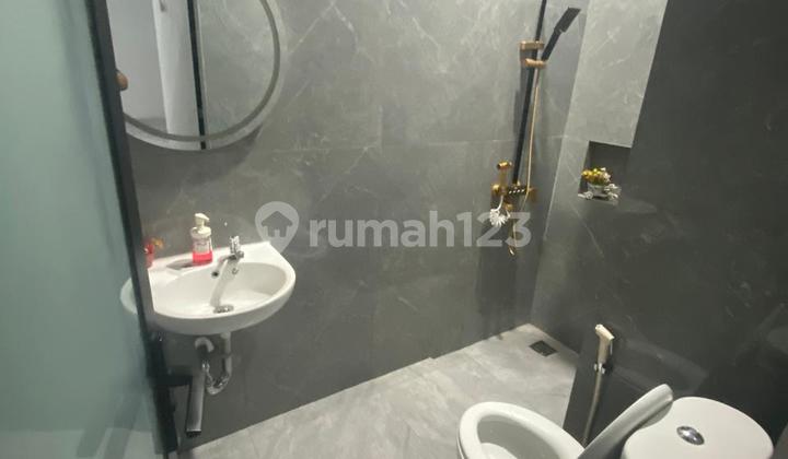 Rumah Mewah Siap Huni di Delatinos BSD Dekat Akses Tol 2