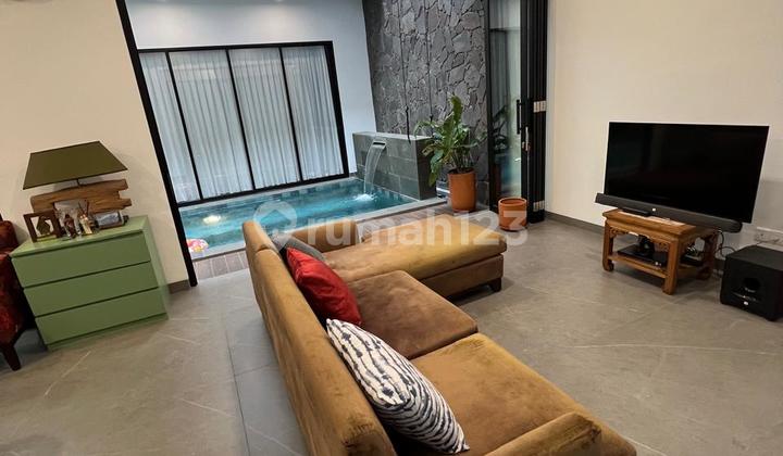 Rumah Mewah Dengan Kolam Renang Pribadi di BSD dekat Tol 2