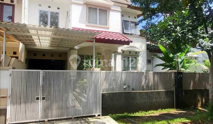 Rumah 2 Lantai Hadap Taman Kota di Puspita Loka Bsd Dekat Tol