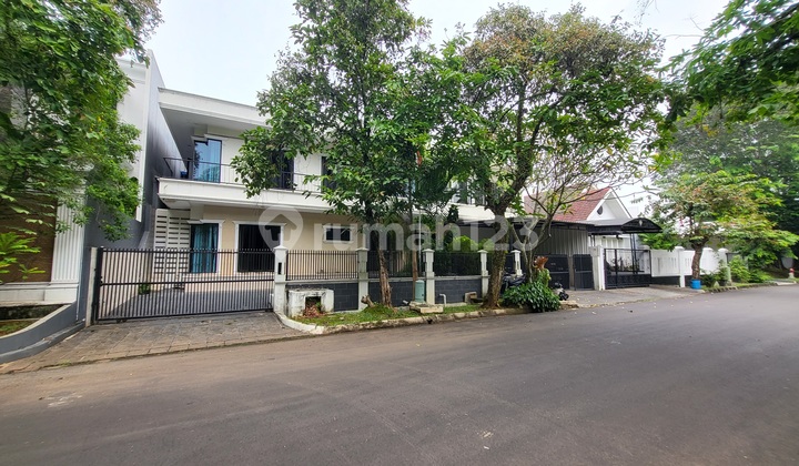 Rumah Mewah Dengan Kolam Renang Di Giri Loka Bsd Dekat Tol