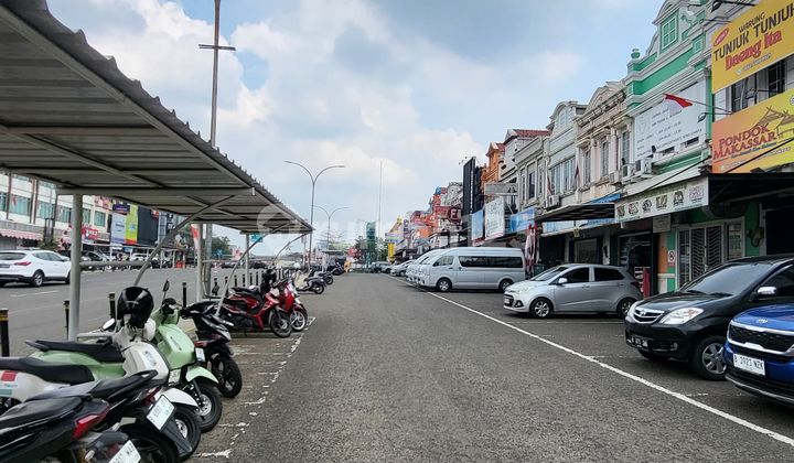 Ruko Hadap Jalan Raya Utama di Golden Viena BSD Dekat Tol