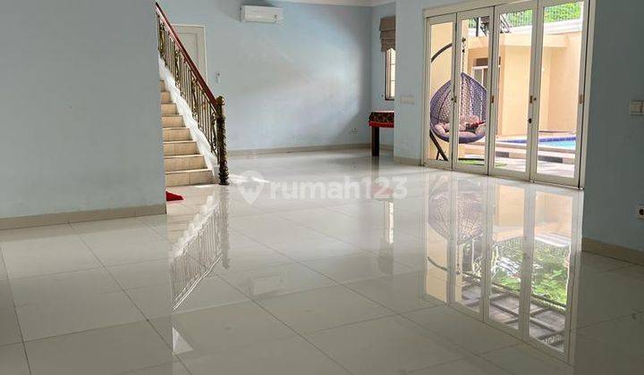 Rumah dengan kolam renang di Bsd The Green Mirage 8