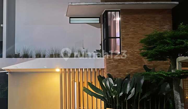 Ready-to-Occupy House in BSD De Latinos Serpong Tangsel