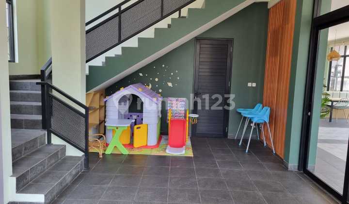 Commercial House on the Main Roadside of Nusa Loka BSD Commercial House on the Main Roadside of Nusa Loka BSD