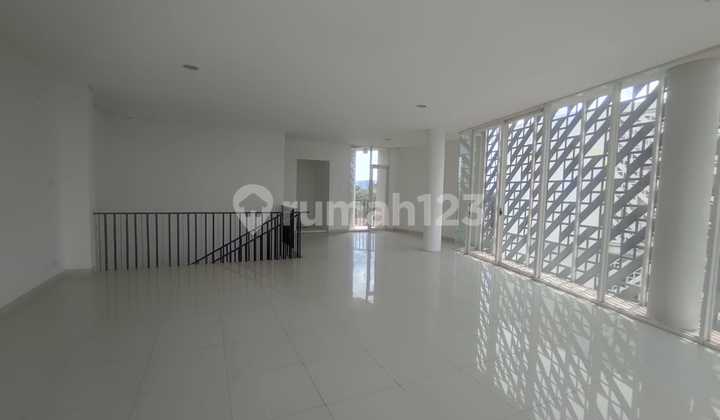 Ready-to-Use Affordable Building on BSD Boulevard 2