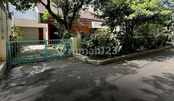 Kebayoran Baru ~ Lt/Lb 379/280 ~ Depan Taman ~ Prime Area