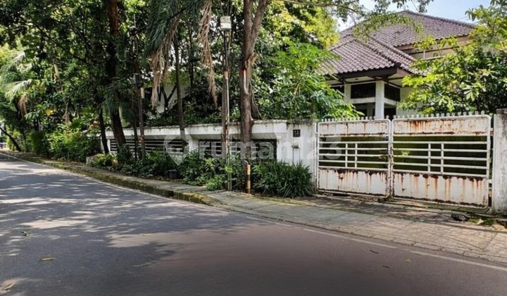 Menteng ~ Luas 832 M2 ~ Prime Area