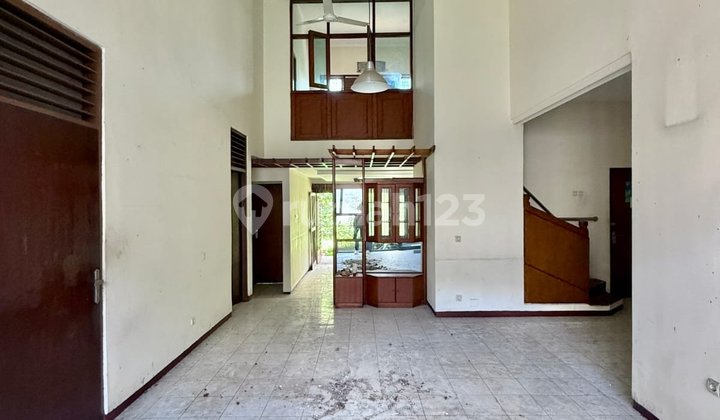 Pondok Indah ~ Land/Building Area 220/150 ~ Prime Area