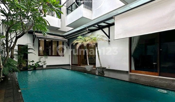 For Sale Pondok Indah ~ Land size/building area 574/758 ~ Luxurious House ~ Prime Area 2