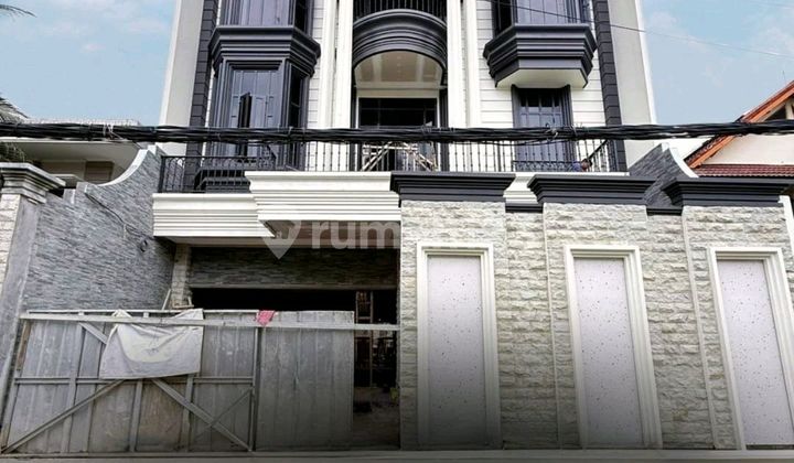 Pejaten ~ Land Area/Building Area 360/1100 ~ Luxurious House