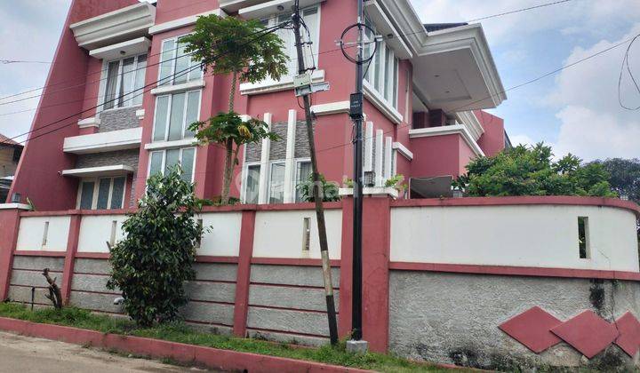 Rumah Hoek di Green Ville Jakarta Barat, Dekat Dengan Mall, Universitas Dan Pasar Tradisional  1