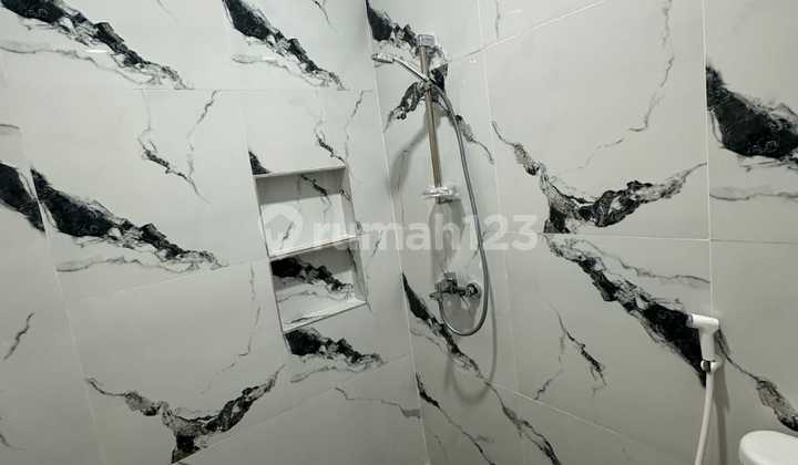 Rumah Baru23 Lantai Bagus di Lokasi Strategis Jakarta Barat Rumah Baru23 Lantai Bagus di Lokasi Strategis Jakarta Barat