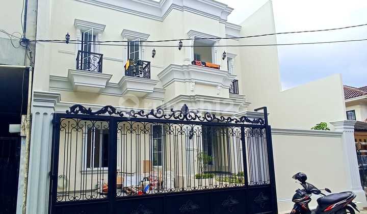 Rumah siap huni dan nyaman di Jakarta Barat 