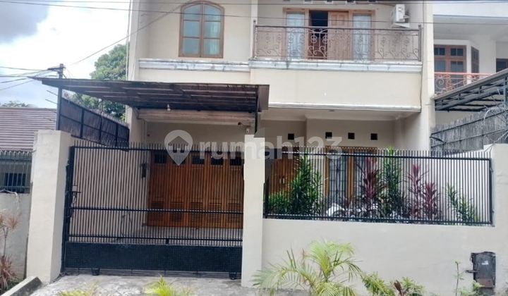 Rumah cantik dan siap huni di kawasan nyaman Jakarta Barat 
