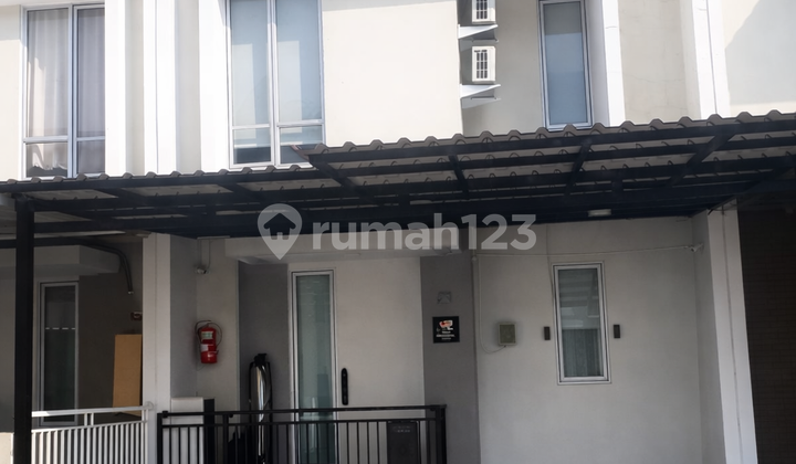 Boston Village Gading Serpong - Beautiful House Ready to Live In, Neat & Functional Interior