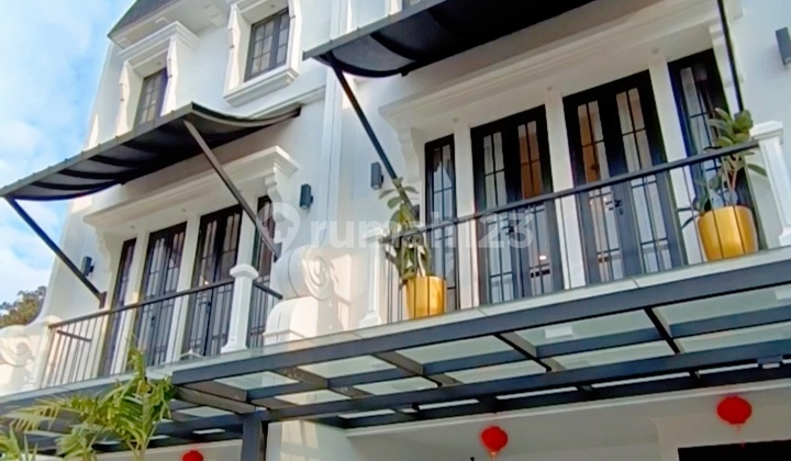 Rumah Mewah 2 Lantai Bergaya Desain Eropa Dekat Pondok Indah Rumah Mewah 2 Lantai Bergaya Desain Eropa Dekat Pondok Indah