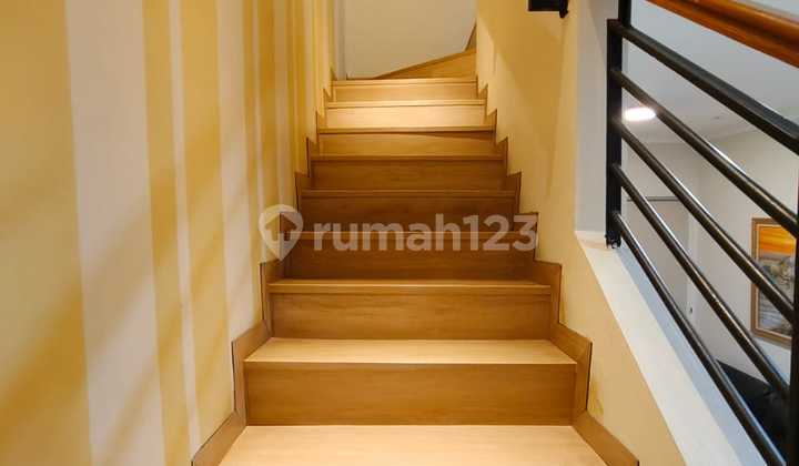 Rumah Mewah di The Springs Cluster Canary Timur Gading Serpong 1