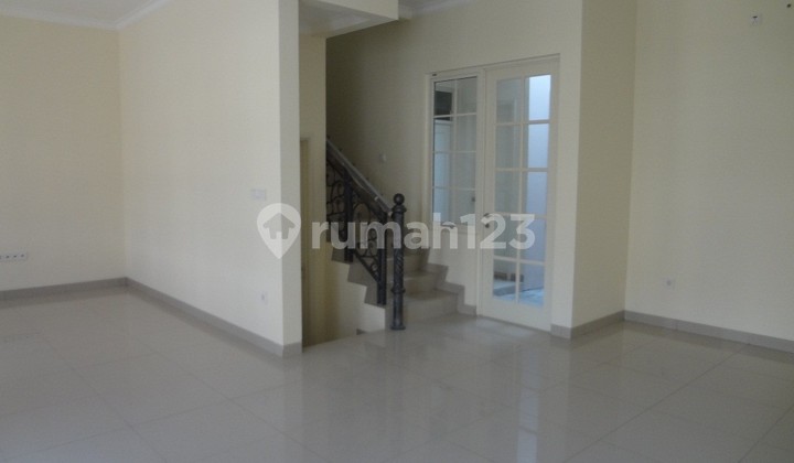 Rumah Disewakan 8X15 Siap Huni Ready Semi Furnish Lokasi Green Lake City 2