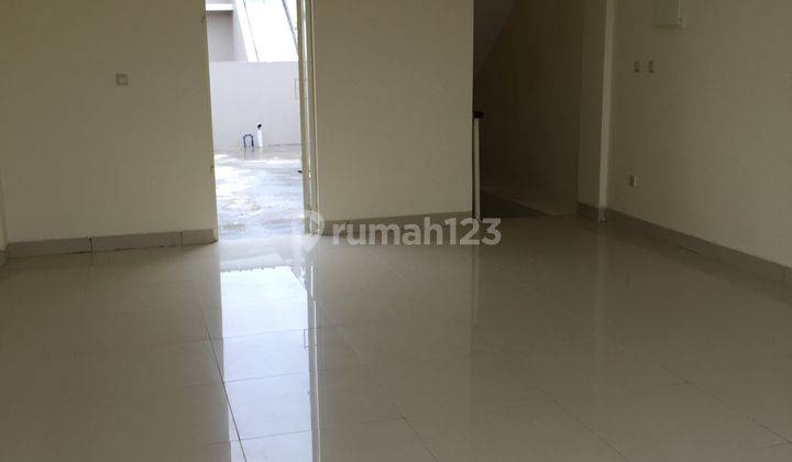 Ruko Jalan Utama Disewakan Posisi Terbagus Green Lake City 9
