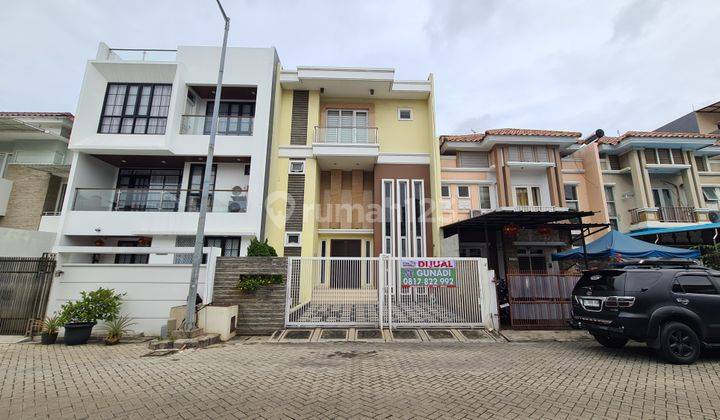 Rumah mewah 8x18 dijual di City Resort Hawaii cengkareng, jakarta barat 2