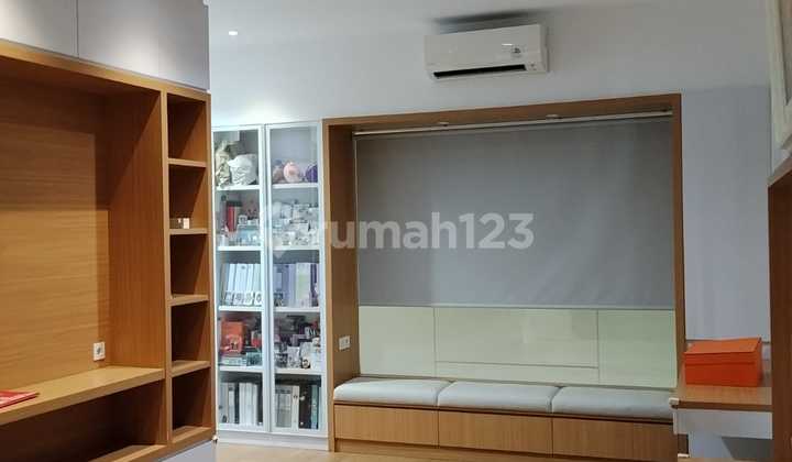Dijual Rumah + Office Green Lake City Cluster Asia 11X18 Furnished
