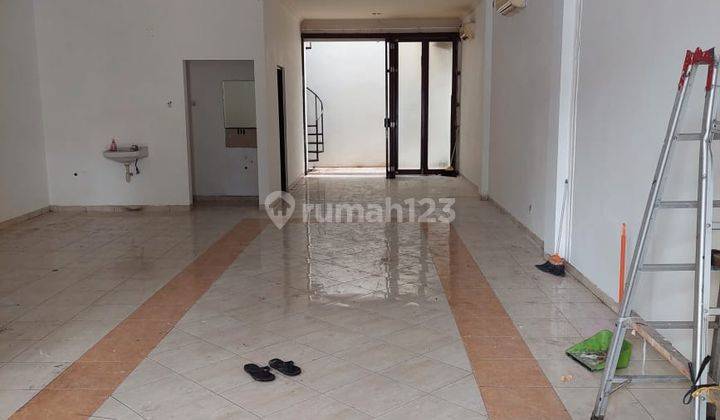 Ruko 2 lt siap pakai bagus di area premium tengah kota Semarang  4
