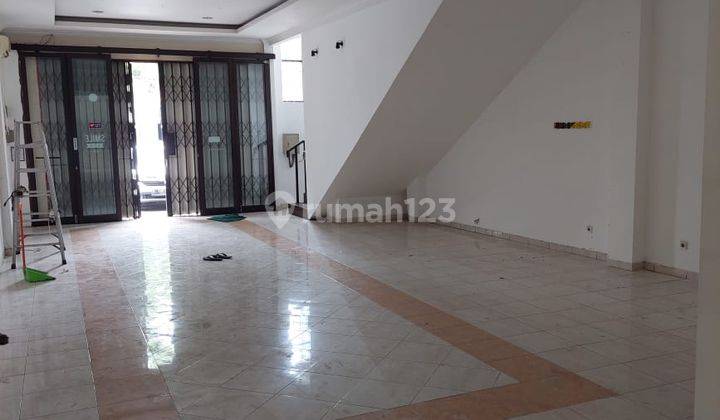 Ruko 2 lt siap pakai bagus di area premium tengah kota Semarang  5