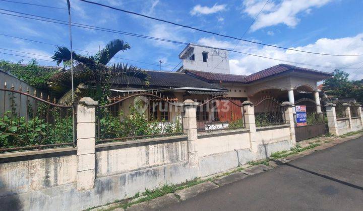 Rumah lawas tanah luas dekat Univ Satya Wacana di Salatiga  1