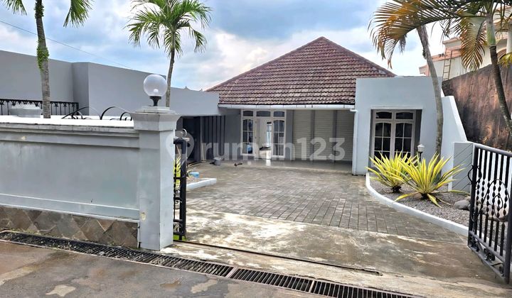 Rumah 1 Lantai Dg Kolam Renang di Gajah Mungkur Semarang