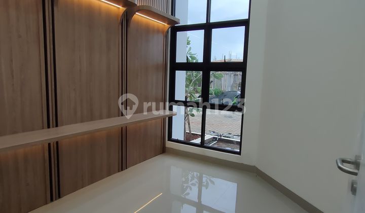 kamar tidur rumah dua lantai ready strategis