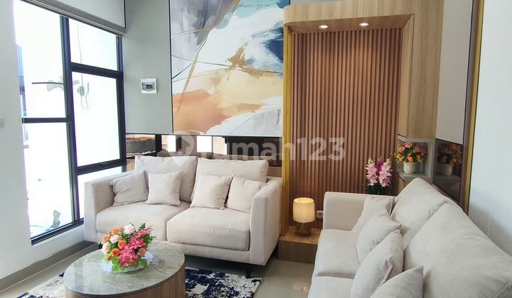 ruang keluarga rumah 2 lantai dekat ke