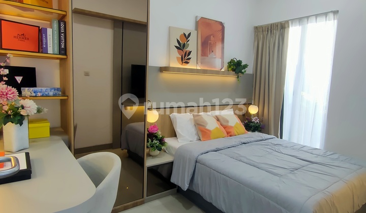 kamar tidur rumah 2 lantai dekat ke