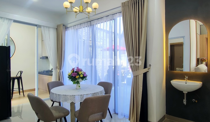 ruang makan rumah 2 lantai dekat ke