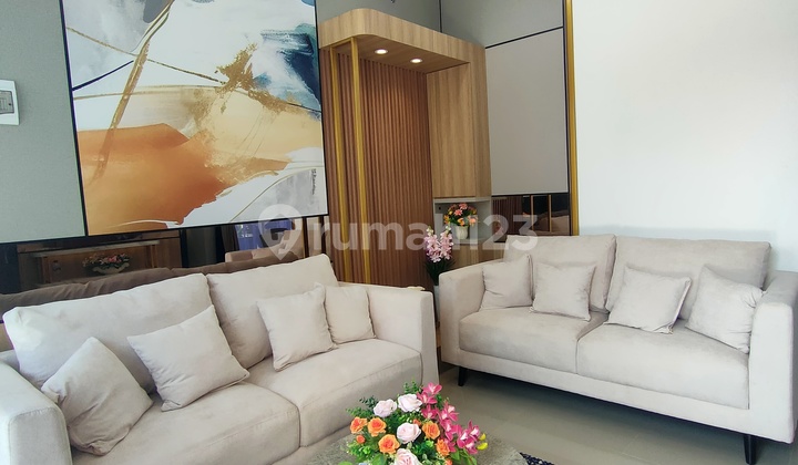 ruang tamu rumah 2 lantai dekat ke