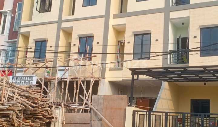 DIJUAL RUMAH BARU GRESS 3,5lt, Duri Kepa bisa untuk usaha/kantor, jalan sangat lebar!!!, Rp. 3,5M nego sampe jadi (NSH 132)