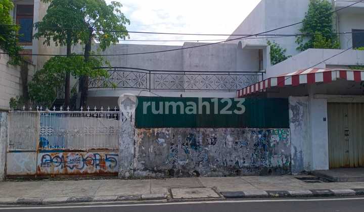 Dijual cepat!! rumah tua hitung tanah, sangat strategis, bebas banjir, bisa untuk usaha 2