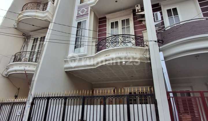 DISEWAKAN RUMAH 3LANTAI, GROGOL, BEBAS BANJIR, SANGAT STRATEGIS, Rp. 75jt/th nego (NSH 169) DISEWAKAN RUMAH 3LANTAI, GROGOL, BEBAS BANJIR, SANGAT STRATEGIS, Rp. 75jt/th nego (NSH 169)