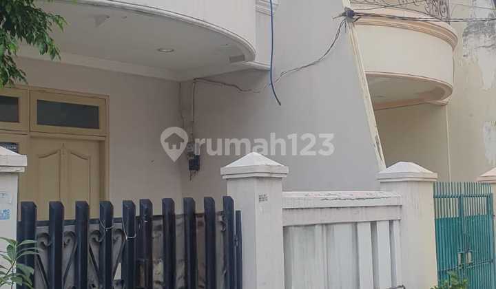 Dijuual Rumah sederhana 2lt, Tanjung Duren, harga nego sp deal, strategis, bebas banjir (NSH 142) 2