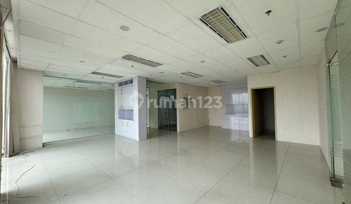 Sewa Office Springhill Kemayoran 137 Meter Furnish 1